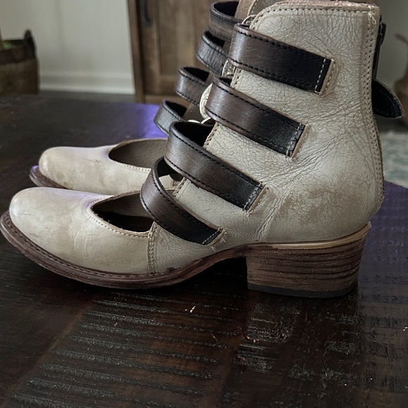 Freebird by Steven Women's Strappy Ankle Boots in Cream and Brown - Picture 9 of 11